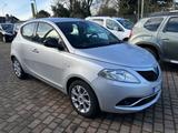 Lancia Ypsilon 0.9 TwinAir 85 CV 5 porte S&S DFN - silberne Lancia Ypsilon