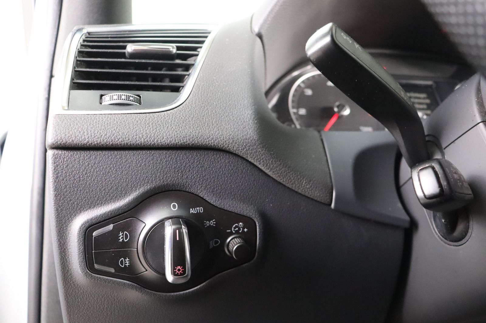Fahrzeugabbildung Audi Q5 3.0 TDI quattro S- line * Bi- Xe