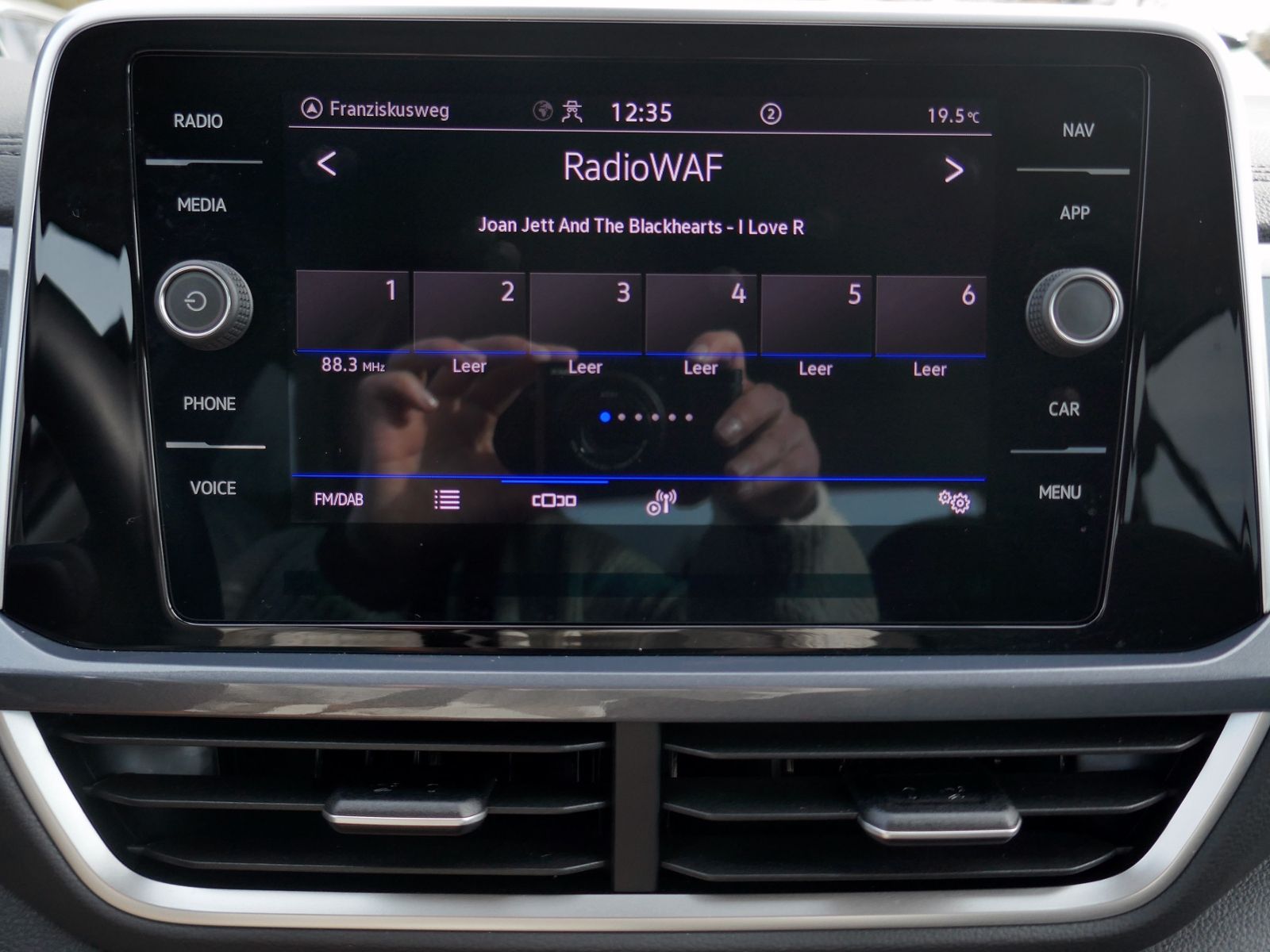 Fahrzeugabbildung Volkswagen T-Roc Style 1.5 TSI DSG | LED AHK RFK ACC