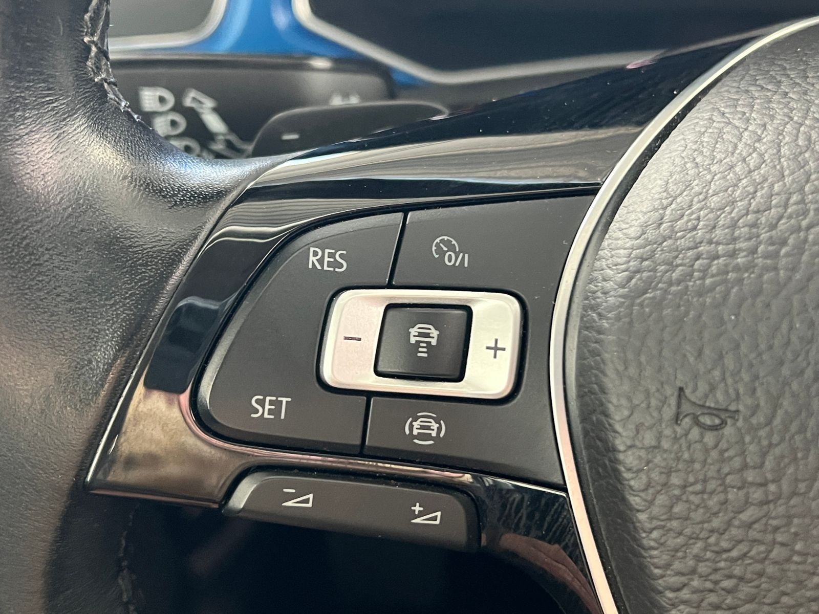 Fahrzeugabbildung Volkswagen T-Roc Comfortline 2.0 TDI DSG 4Motion *AHK, Stan