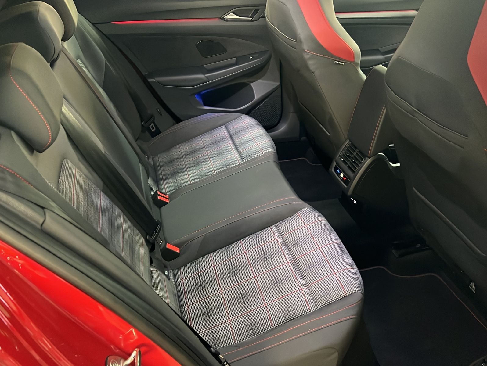 Volkswagen Golf 2.0 TSI DSG GTI neues Modell Pano IQ Light foto 21