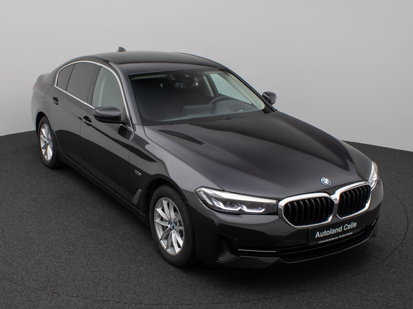 Fahrzeugabbildung BMW 530e HUD DAB HiFi CockPitPro PDC Komfort Alarm