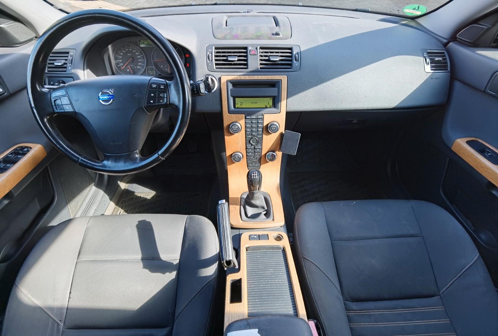 Volvo V50 2010 — photo 9