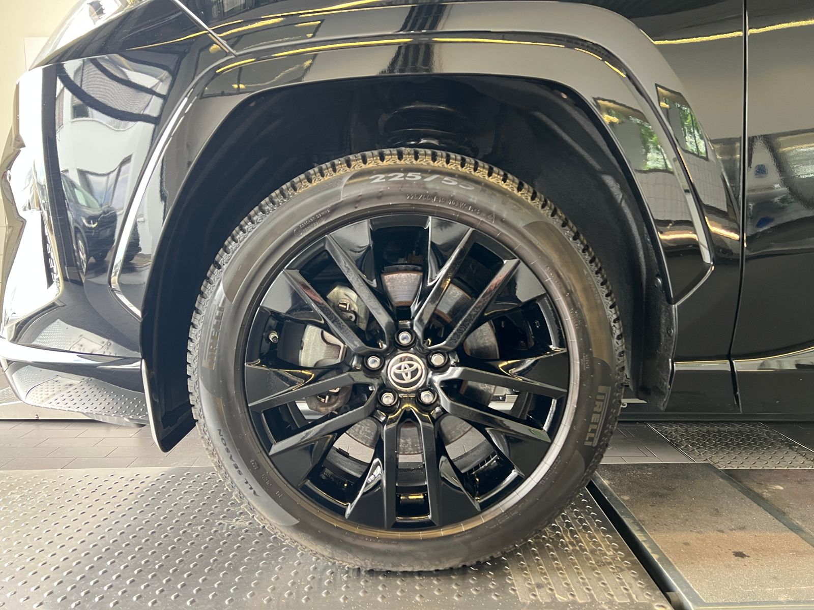 Fahrzeugabbildung Toyota RAV4 2.5 VVT-i Hybrid Black Edition 4x4 *AHK*