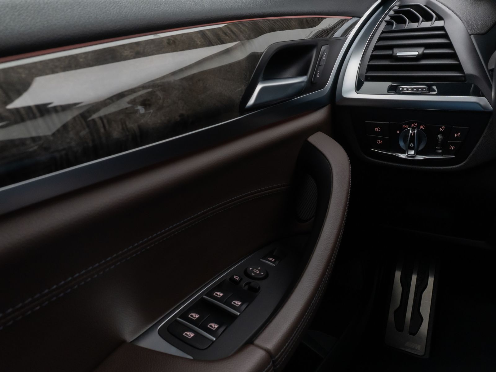 Fahrzeugabbildung BMW X4 xD20i MSport HUD DAB H/K Komfort Alarm 20Zoll