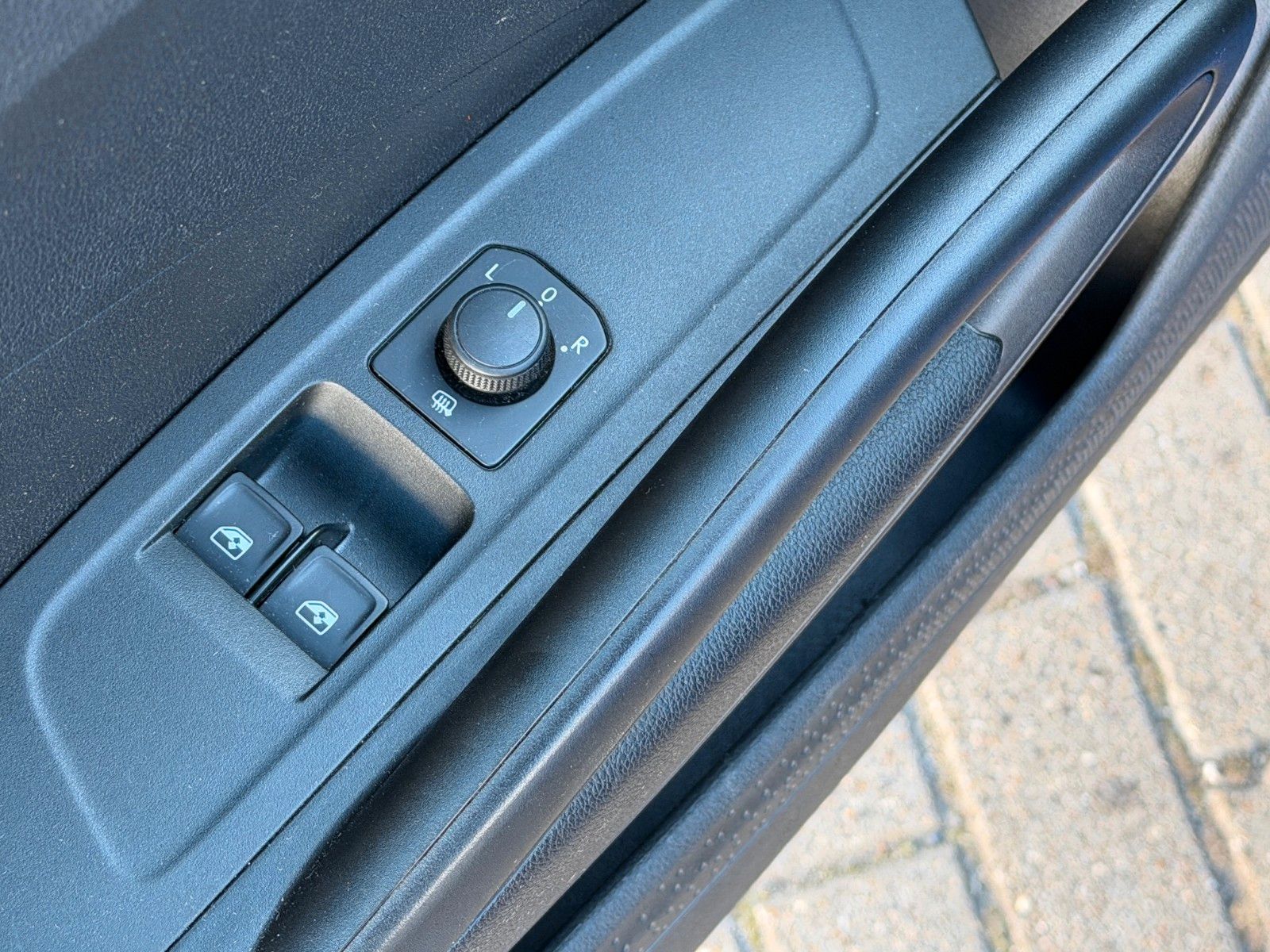 Fahrzeugabbildung SKODA Fabia 1.0 MPI Selection *Klima*Allwetter*Stzhzg*