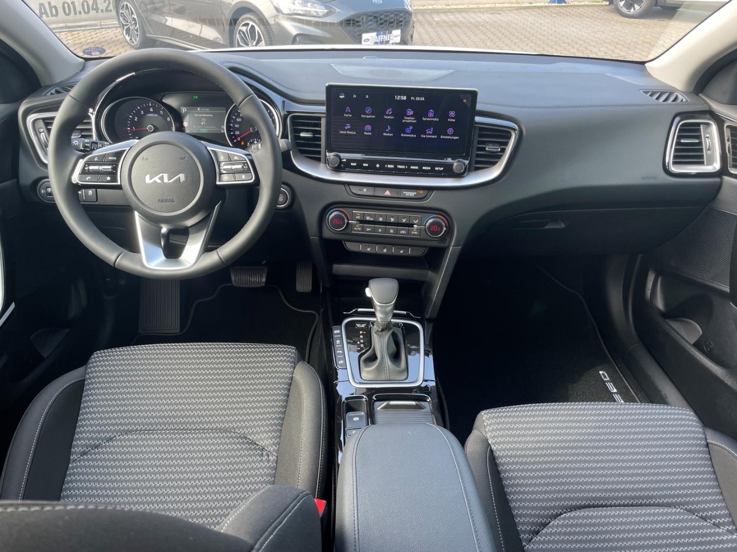 Kia Ceed_sw Ultimate Edition AppleCarPlay P8 P9