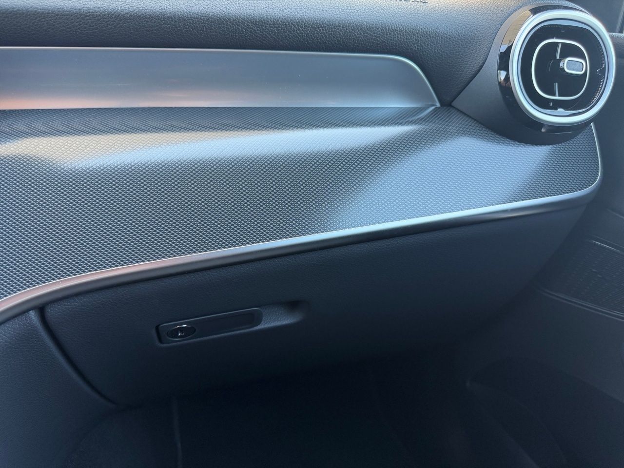 Fahrzeugabbildung Mercedes-Benz GLC 200 4M AVANTGARDE+AHK+FERNL.ASS+NAVI+LED+SHZ