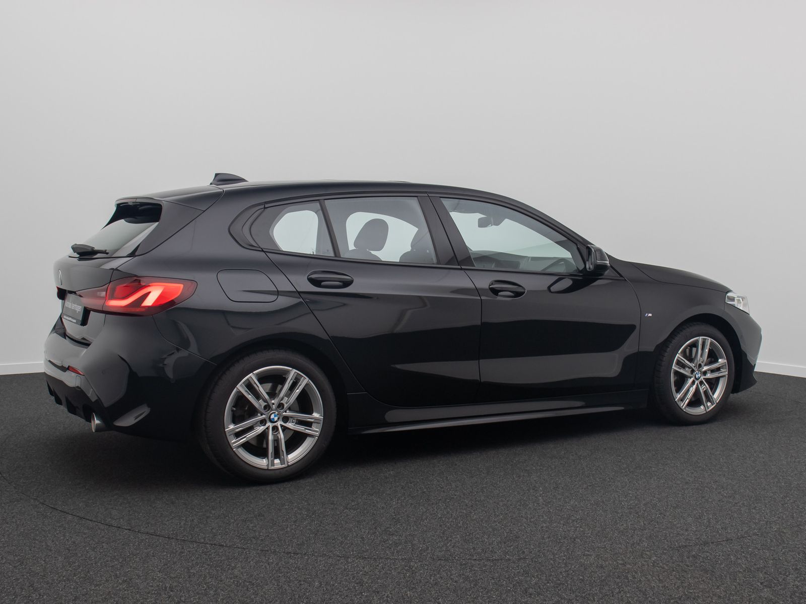 Fahrzeugabbildung BMW 120i M Sport Panoram Kamera DAB HiFi Komfort LED