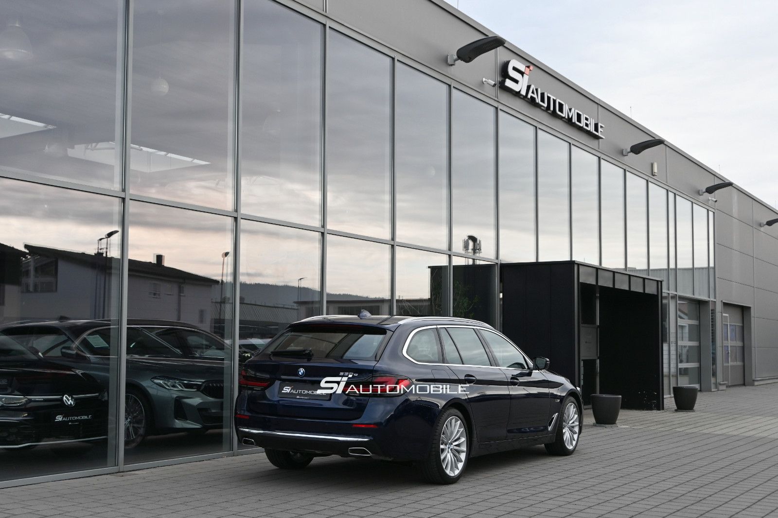 Fahrzeugabbildung BMW 530e Touring Luxury °UP 91.346€°ACC°AHK°PANO°H/K