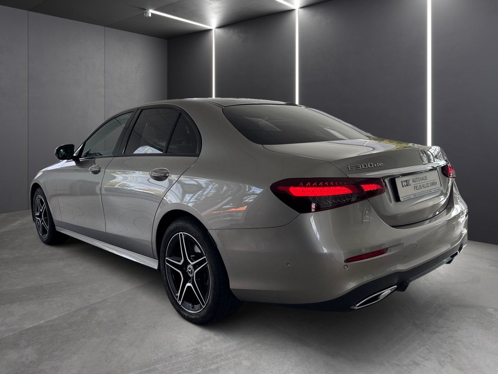 Fahrzeugabbildung Mercedes-Benz E 300 de AMG 4M*Distronic*AirBody*Burmester*LED*