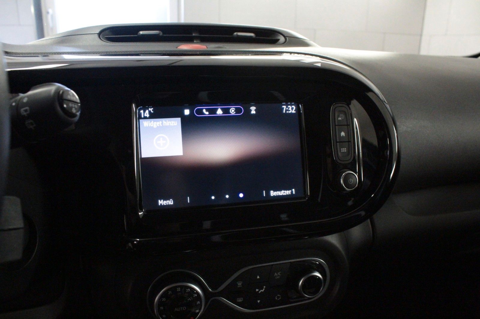 Fahrzeugabbildung Renault Twingo SCe 65 Urban Night *Easy Link*15157*