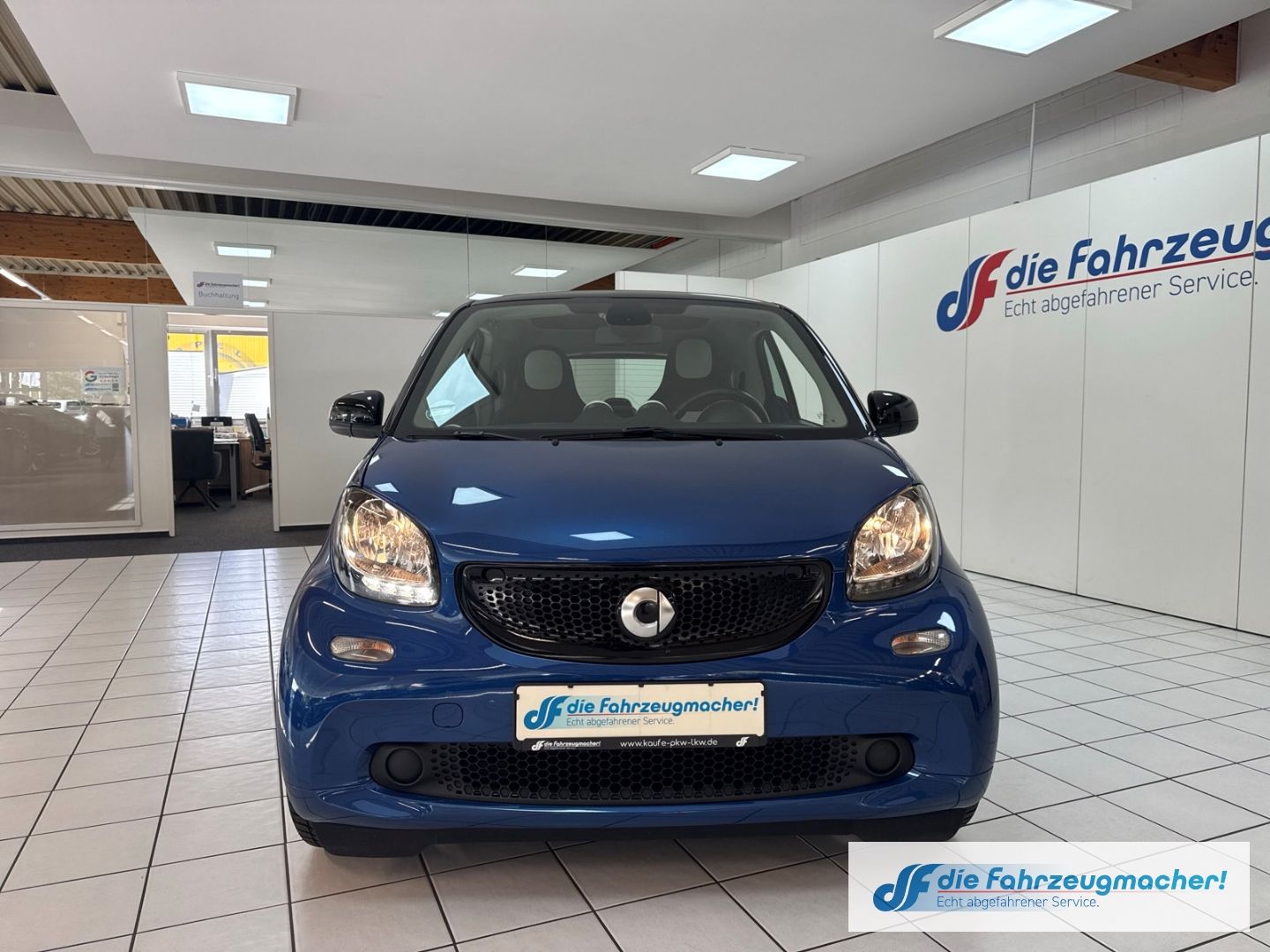 Fahrzeugabbildung Smart fortwo coupe Basis Panorama Klimaautom SHZ Temp