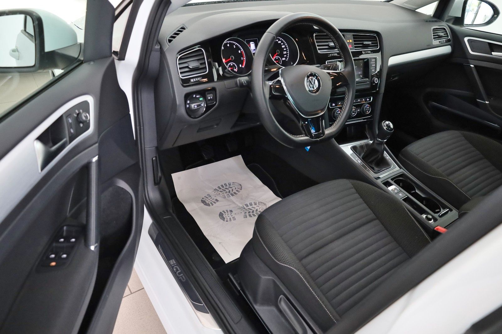 Fahrzeugabbildung Volkswagen Golf VII Lim. Cup SH,PDC vo.+hi.,Allwetterreifen