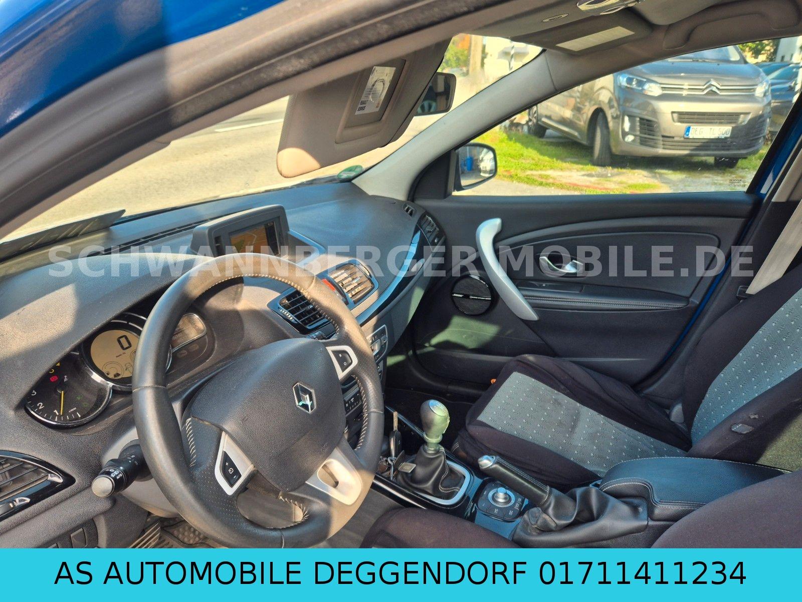 Renault Megane 2011 — photo 18