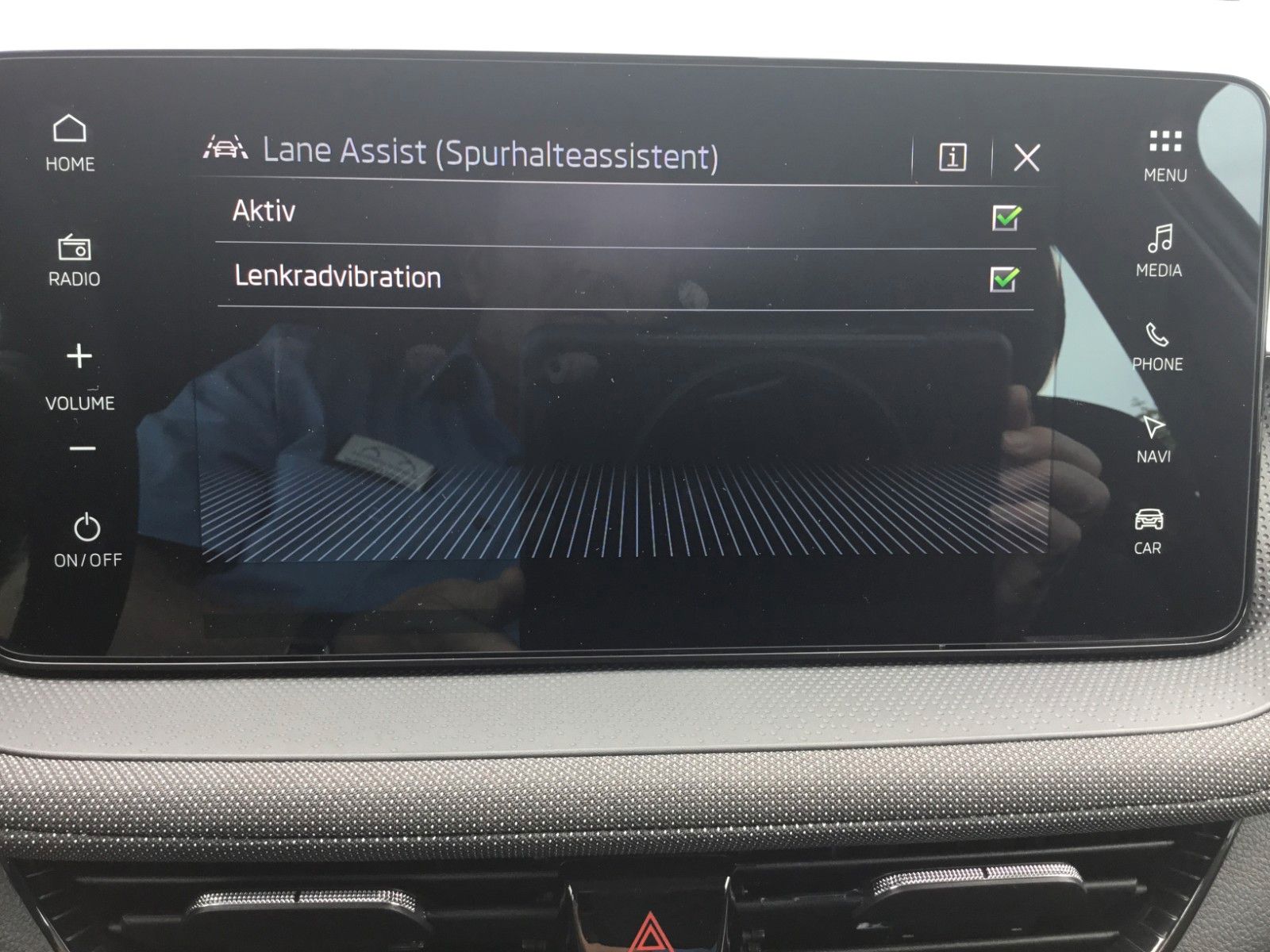 Fahrzeugabbildung SKODA Fabia 1.5l TSI DSG Selection+Navi+ACC+Kamera+16"
