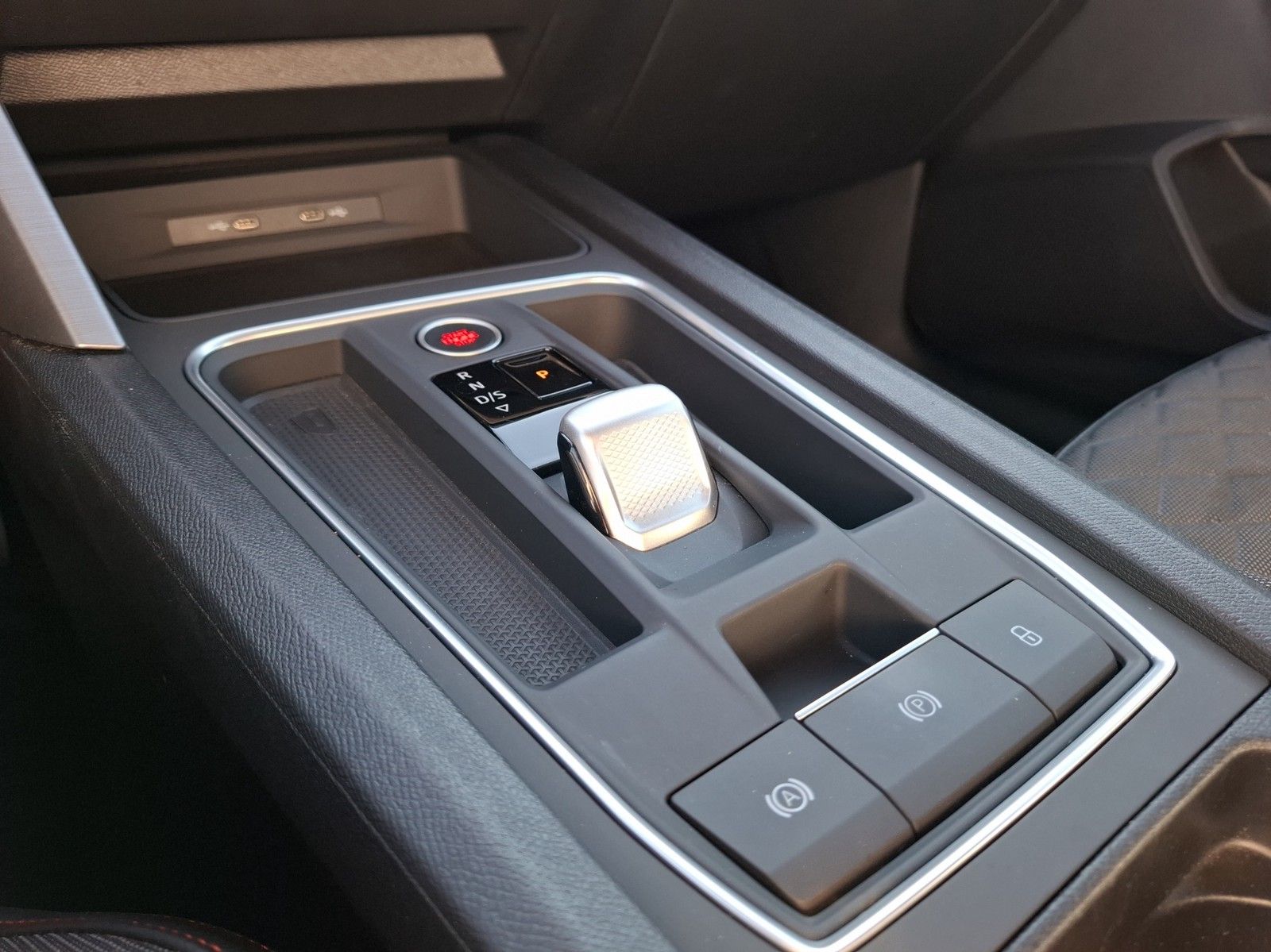 SEAT Leon Sportstourer 2.0 TDI FR DSG / AHK / NAVI / - Image 14