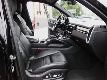 Porsche Cayenne - 10