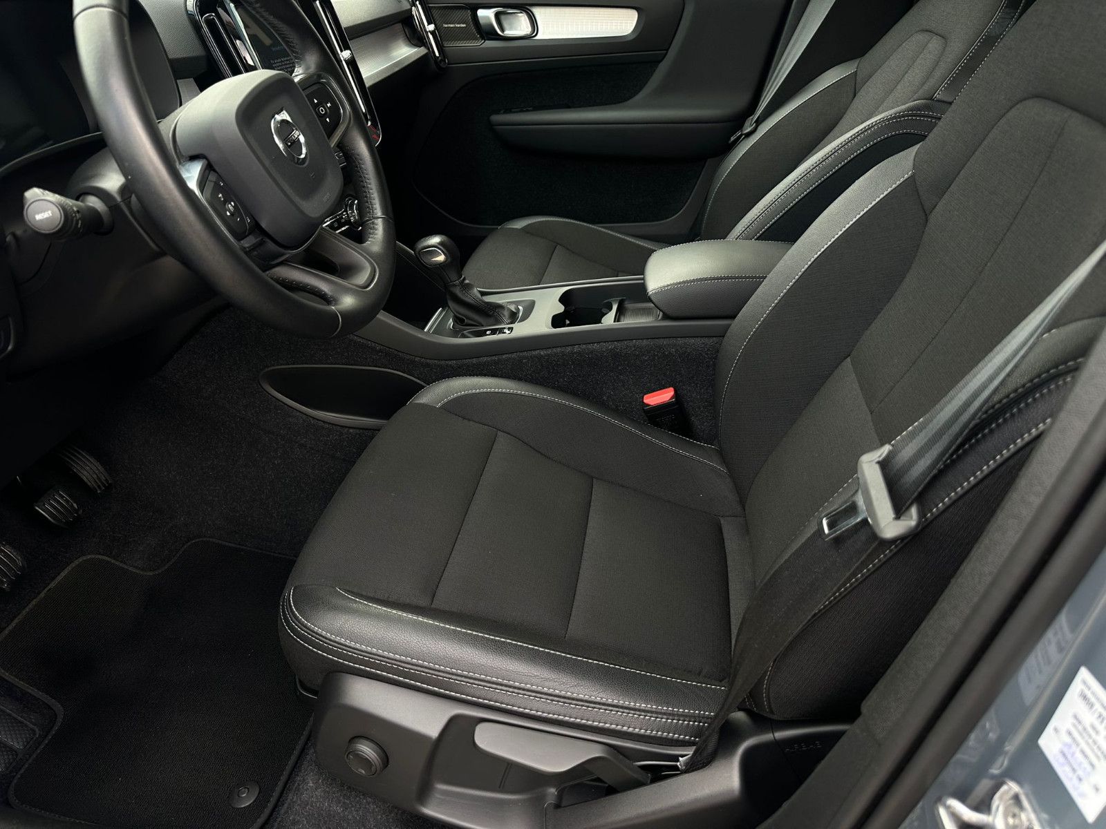 Volvo XC 40 XC40 Momentum Pro 2WD Virtual Nav Temp LED foto 2