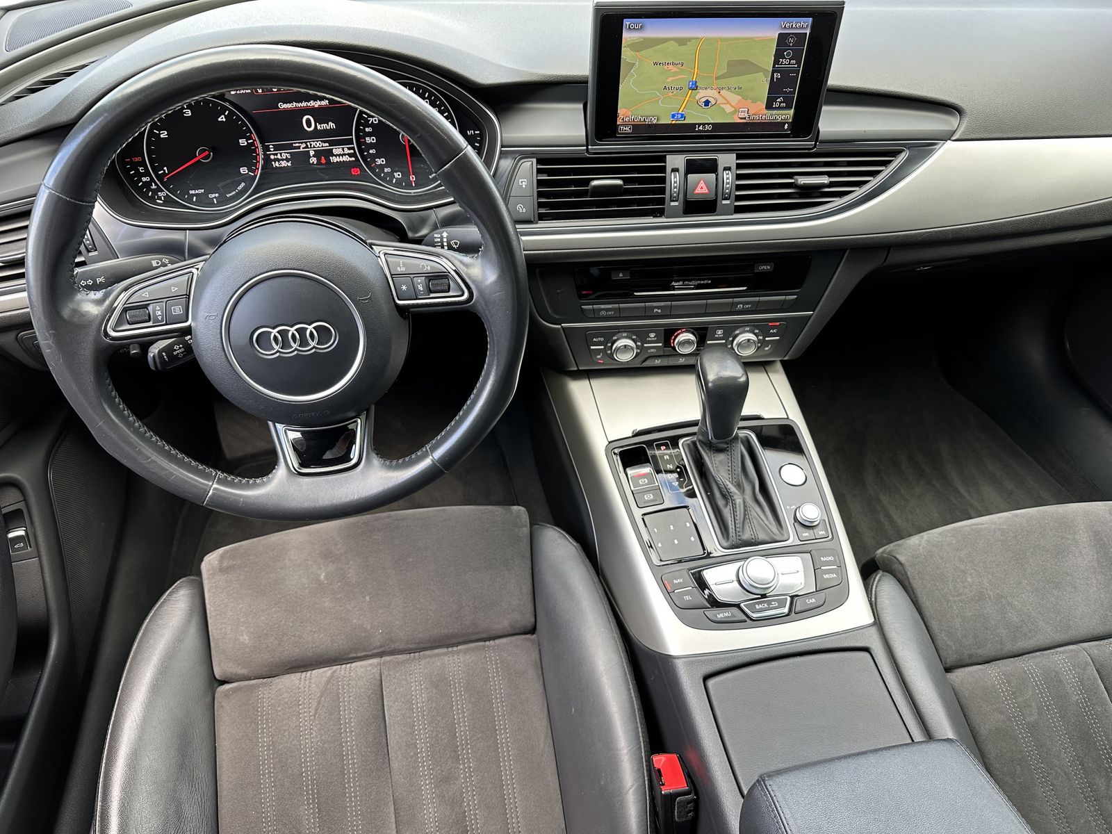 Fahrzeugabbildung Audi A6 Avant 2.0 TDI S-Tronic Ultra NAV+XEN+PANO+KAM