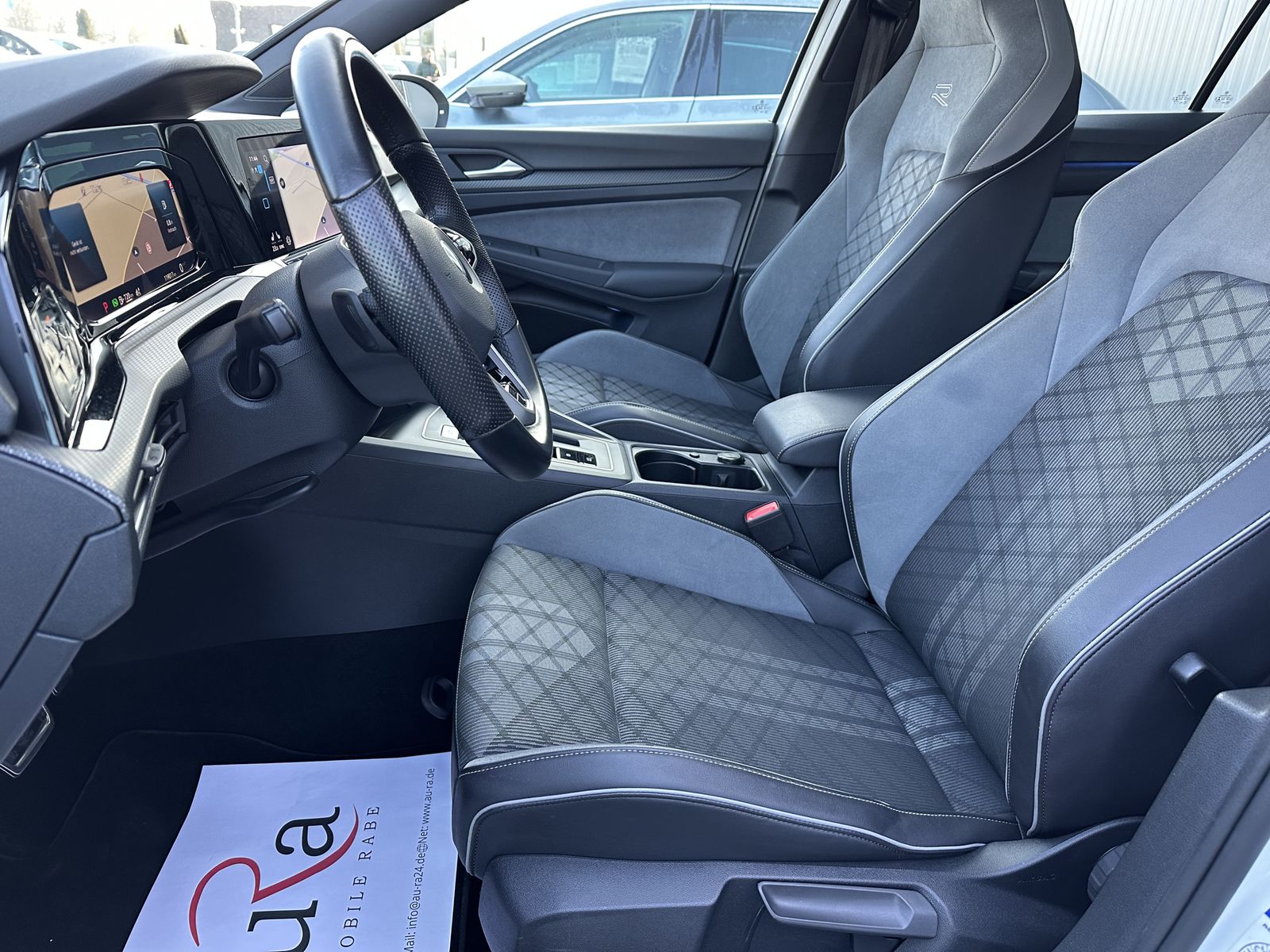 Fahrzeugabbildung Volkswagen Golf Variant R-Line NAV+IQ-LIGHT+AHK+PANO+KAM+VC