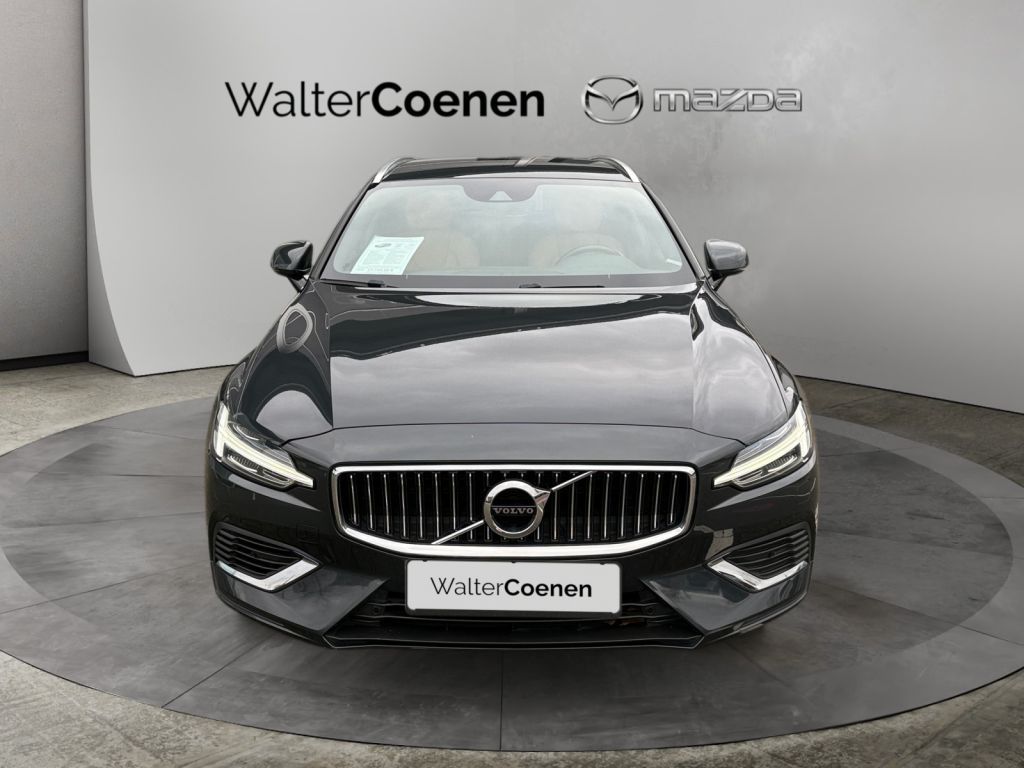 VOLVO V60 T8 AWD Twin Engine Inscription AHK semi elek VOLVO V60 T8 AWD Twin Engine Inscription AHK semi elek