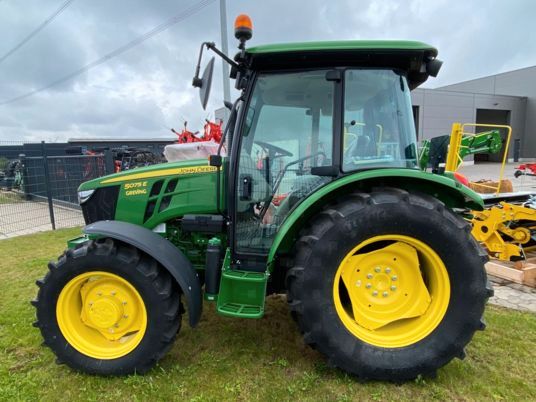 John Deere 5075E