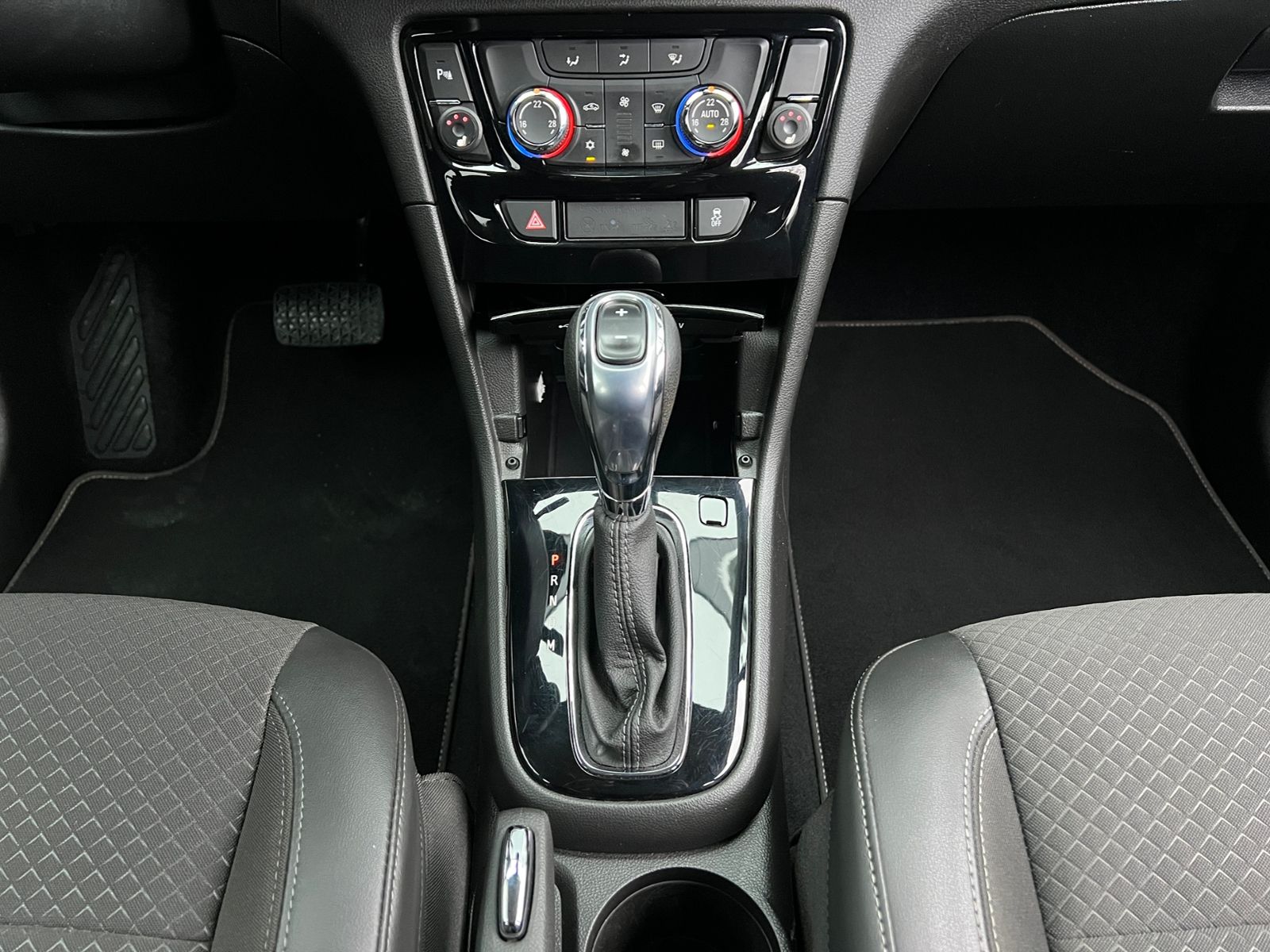 Fahrzeugabbildung Opel Mokka X Innovation 1.4 Turbo Automatik *AHK, Nav