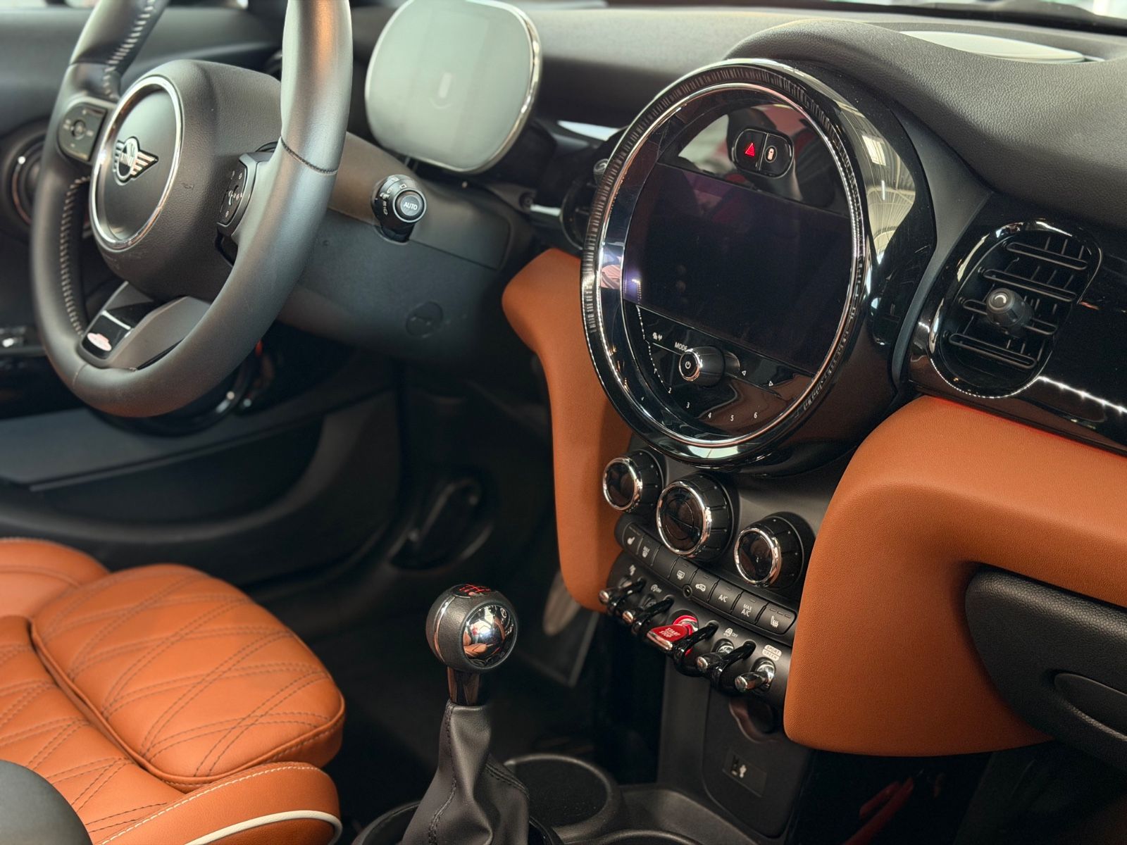 Fahrzeugabbildung MINI COOPER 1.5 5-trg.  John Cooper Works Trim