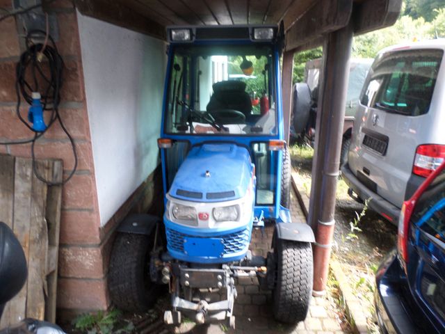 Iseki Traktor 4x4  4330 AHL   FH&FZ