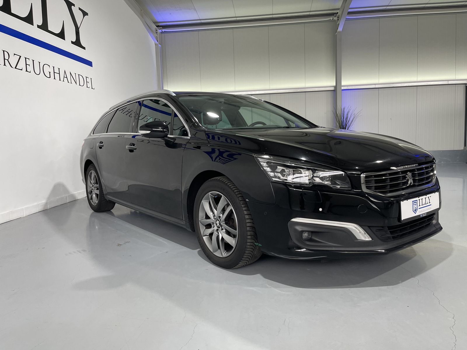 Fahrzeugabbildung Peugeot 508 Allure*AHK*LED*Leder*Pano*STHZ*Navi*