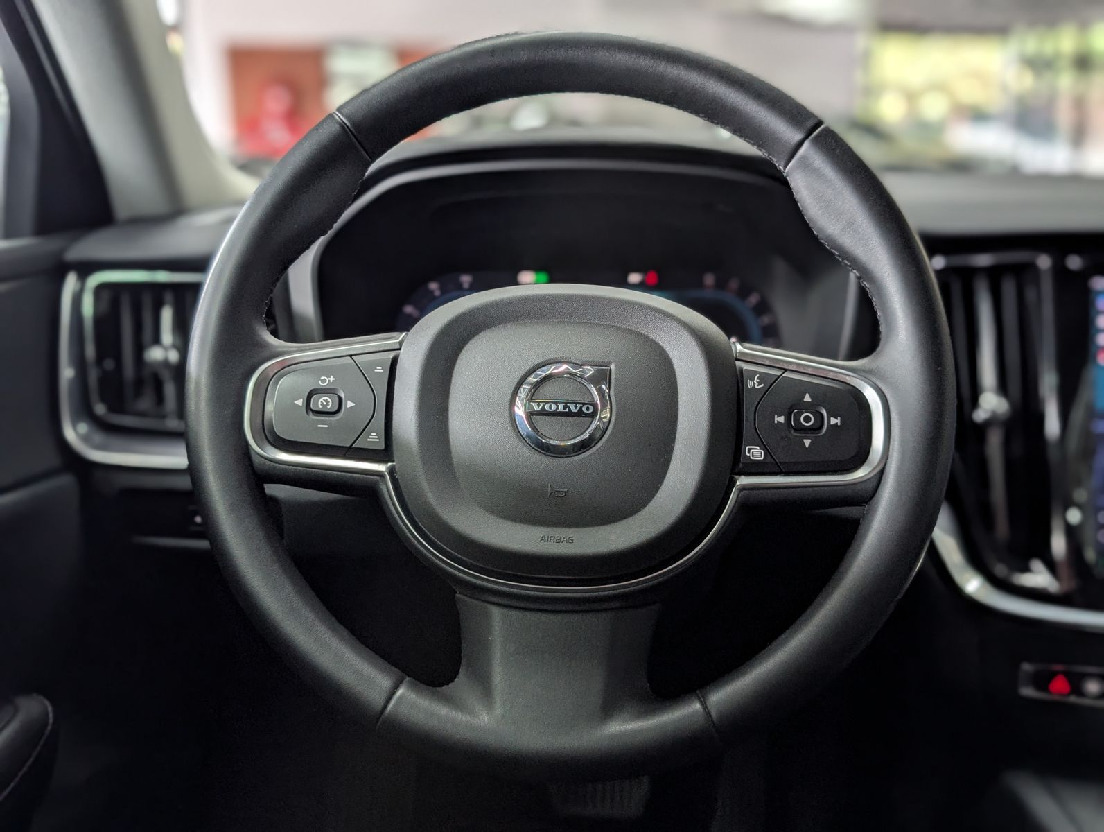 Fahrzeugabbildung Volvo V60 B3 Core 2.0Turbo MHEV VIRT LED APP SOUND AHK