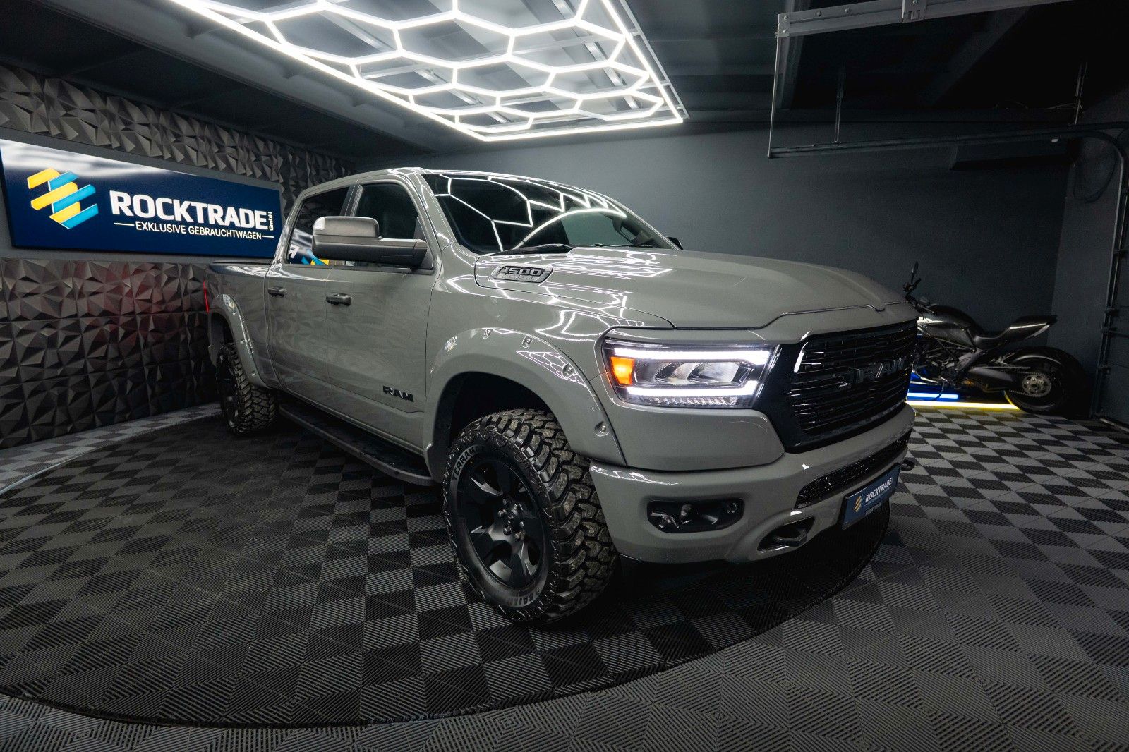 Fahrzeugabbildung Dodge RAM 5.7 V8 HEMI 4x4 Built to Serve LONG AxleLock