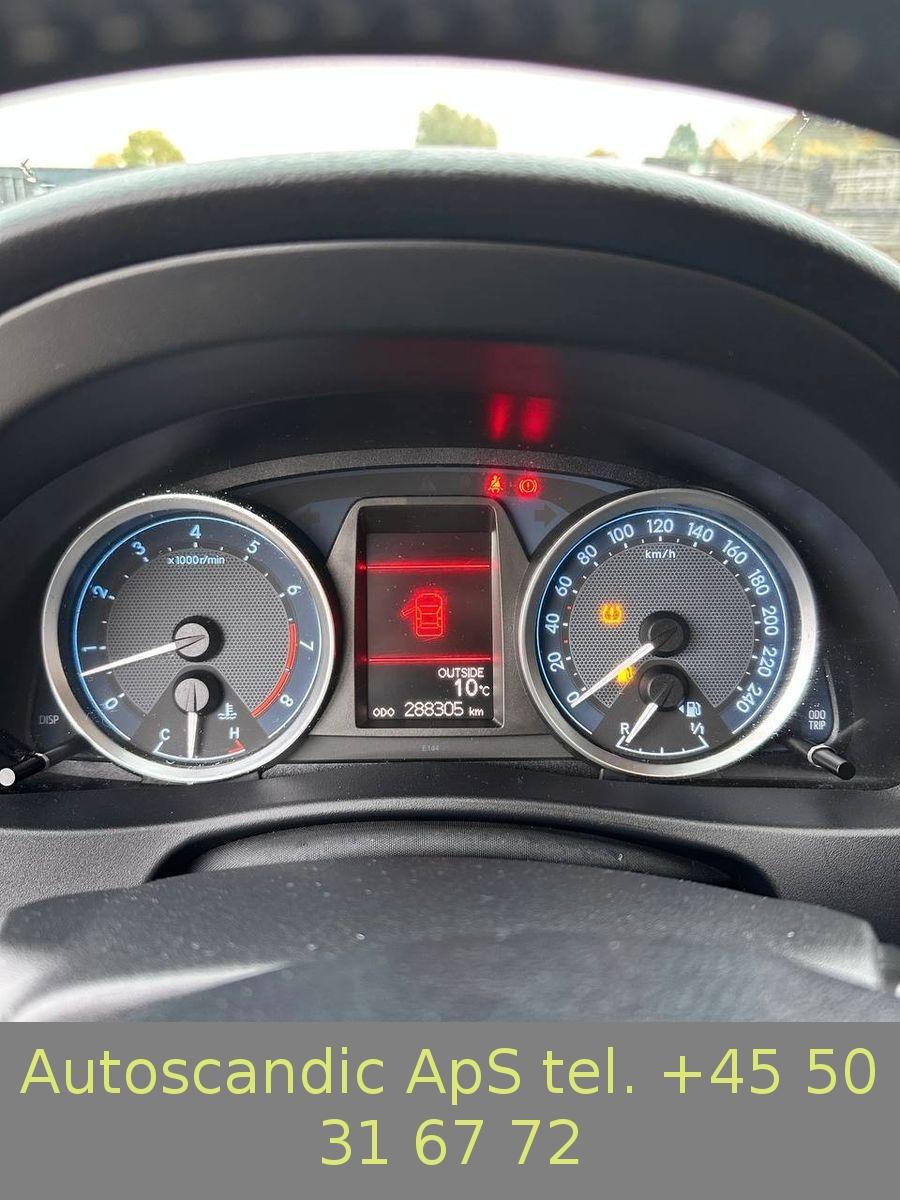Toyota Auris 2014 — photo 21
