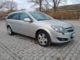 Opel Astra Caravan 1.7 CDTI. - Opel Astra aus 2009 mit Diesel-Antrieb: Kombi, 1.7