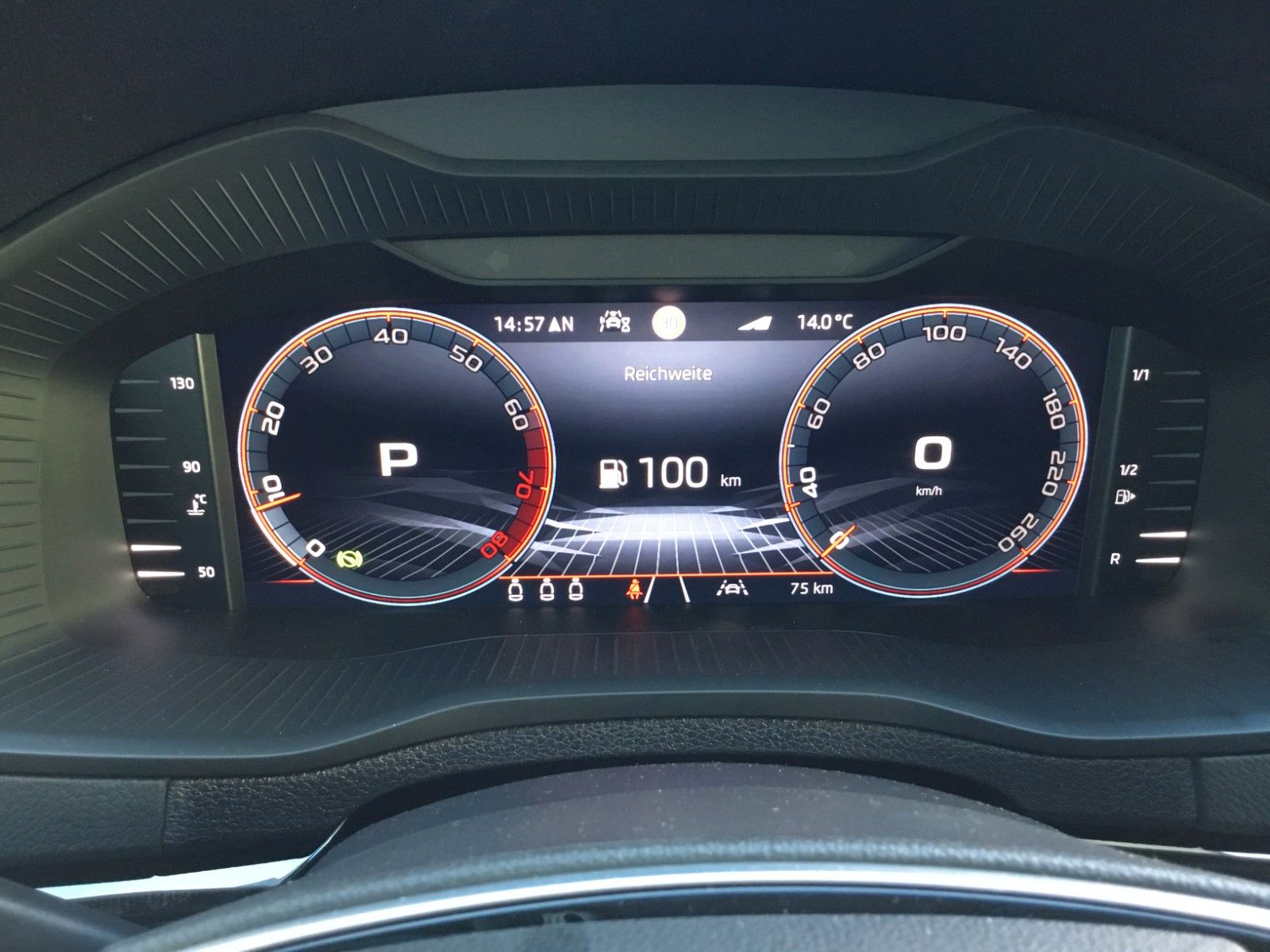 Fahrzeugabbildung SKODA Karoq 2.0l TSI DSG 4x4 Sportline+Pano+Standheizu