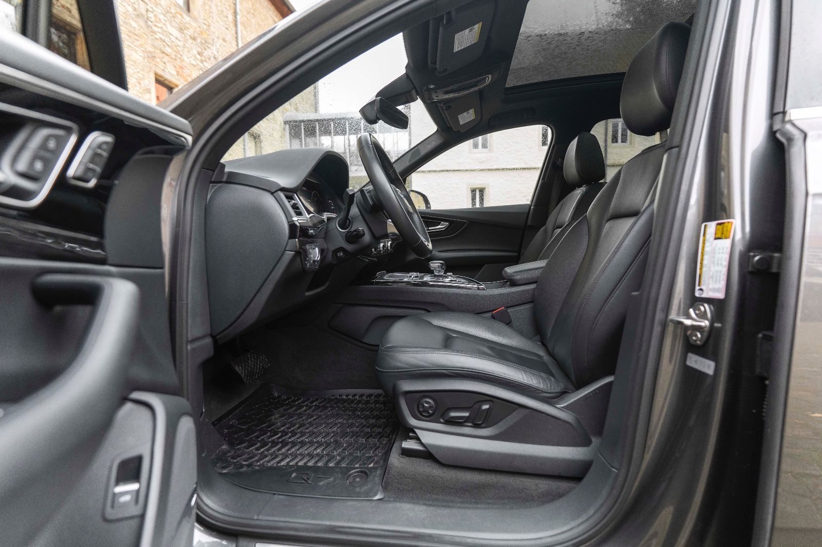 Fahrzeugabbildung Audi Q7 3.0 TFSI Quattro LED PANO NAV 7 SITZER BOSE