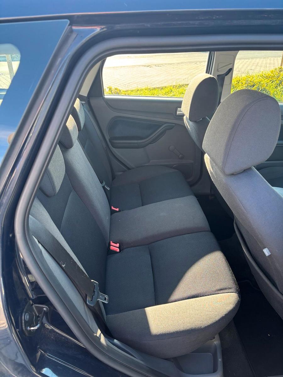 Ford Focus 2005 — photo 15