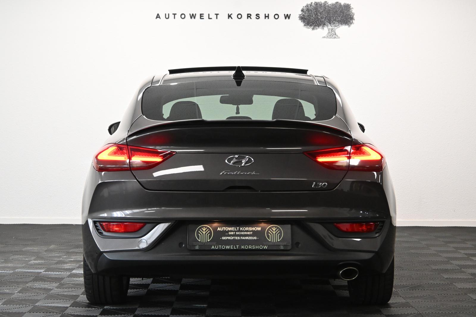 Hyundai i30 Premium *KAMERA*KESSY*LENKRADHZ*SHZ*CARPLAY