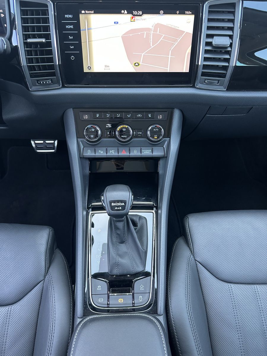 Fahrzeugabbildung SKODA Kodiaq 4x4 L&K NAV+MATRIX+360+PANO+AHK+STANDHEIZ