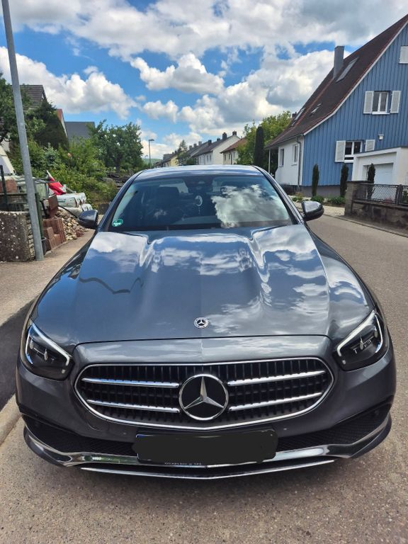 Image of Mercedes-Benz E 220