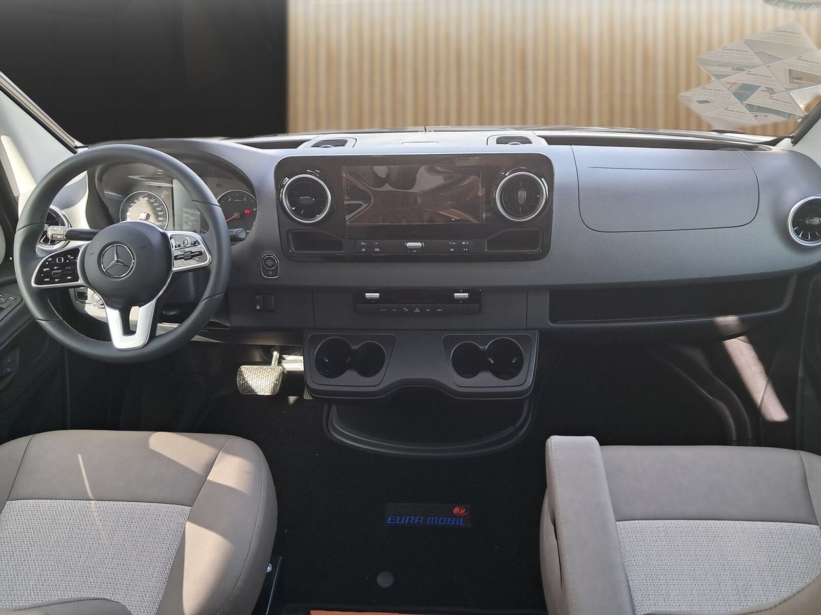 Fahrzeugabbildung Eura Mobil Profila T PT726EF Hubstützen,SAT,Solar,Lithium