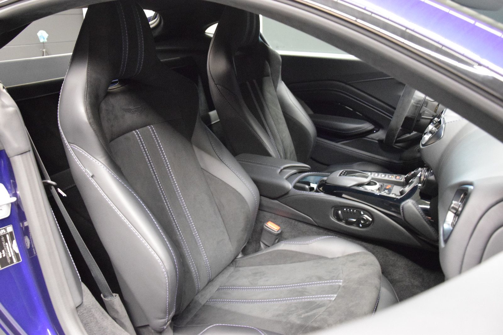 Fahrzeugabbildung Aston Martin V8 Vantage 4.0 V8 02/2027 Garantie