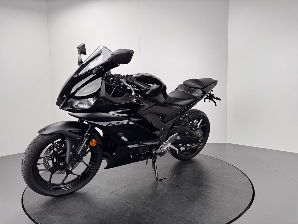 Fahrzeugabbildung Yamaha YZF-R3 *KURZES HECK *NEUWERTIG *100KM