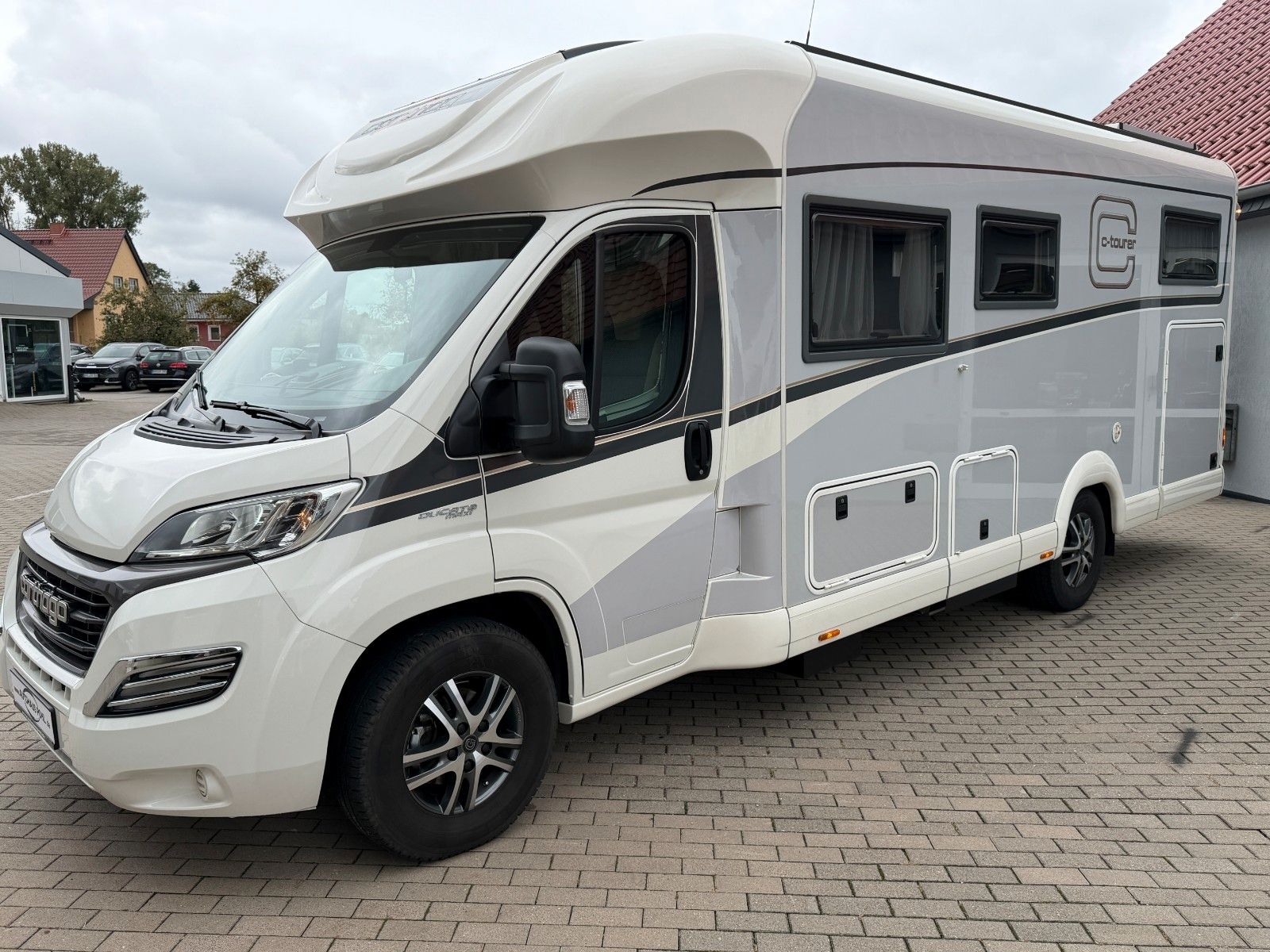Fahrzeugabbildung Carthago c-tourer T149 LE RB