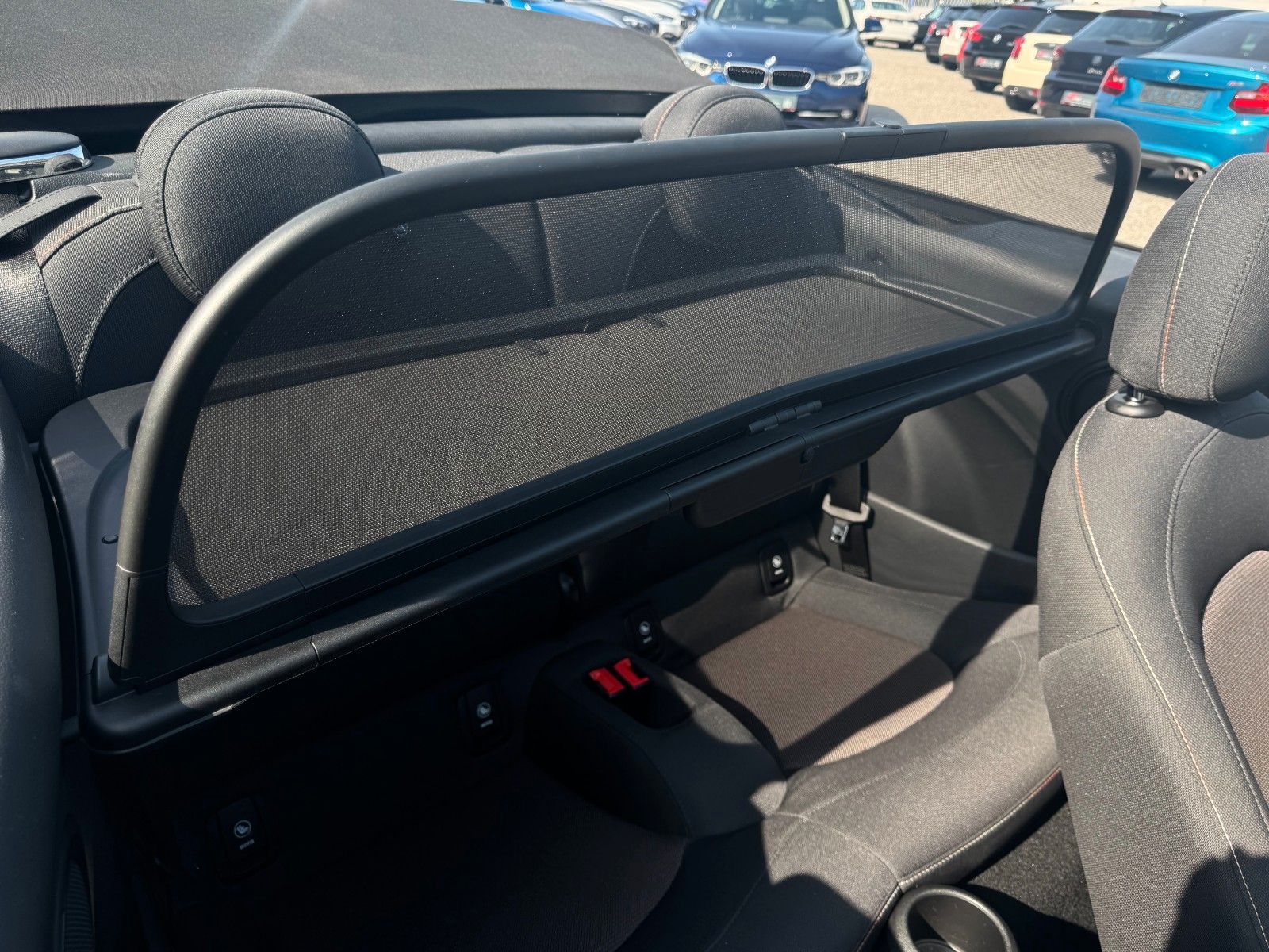 Fahrzeugabbildung MINI Cooper Cabrio Autom. Essential Trim Temp PDC SHZ