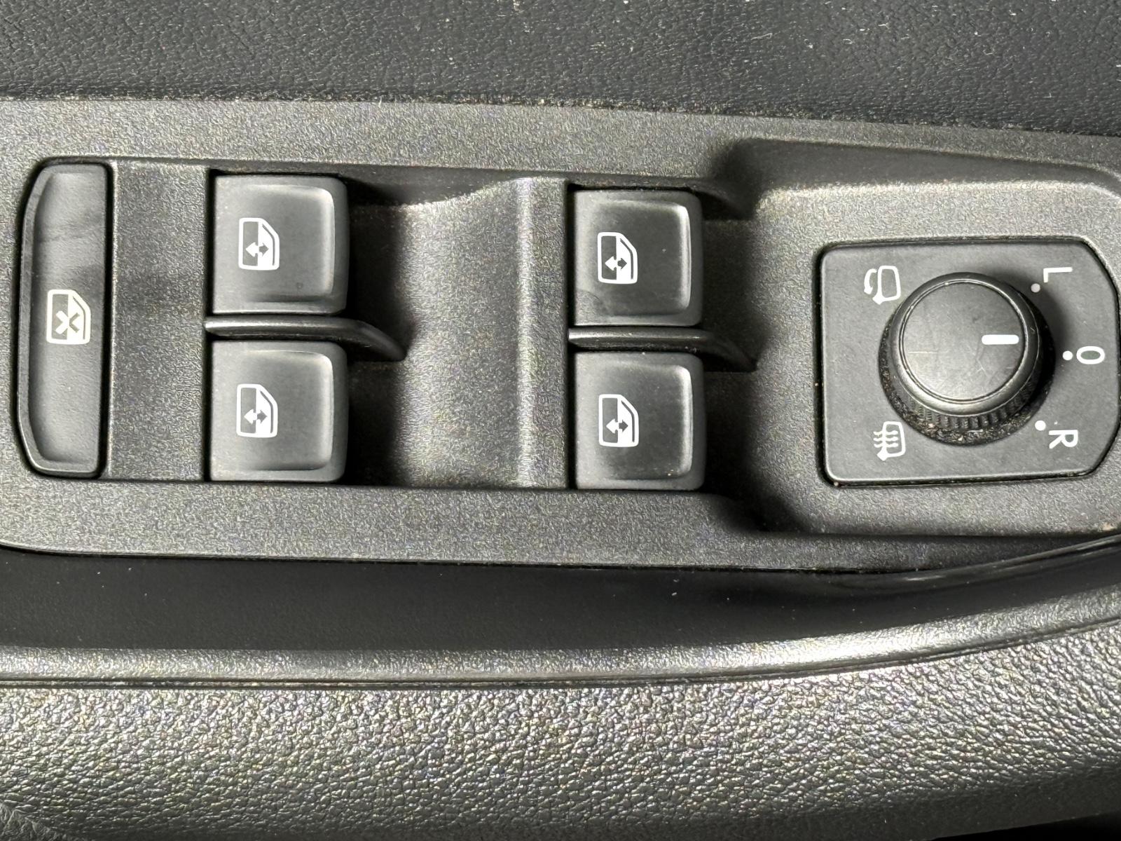 Skoda Karoq Ambition*KAMERA*AHK*ALLWETTER*CARPLAY*LED
