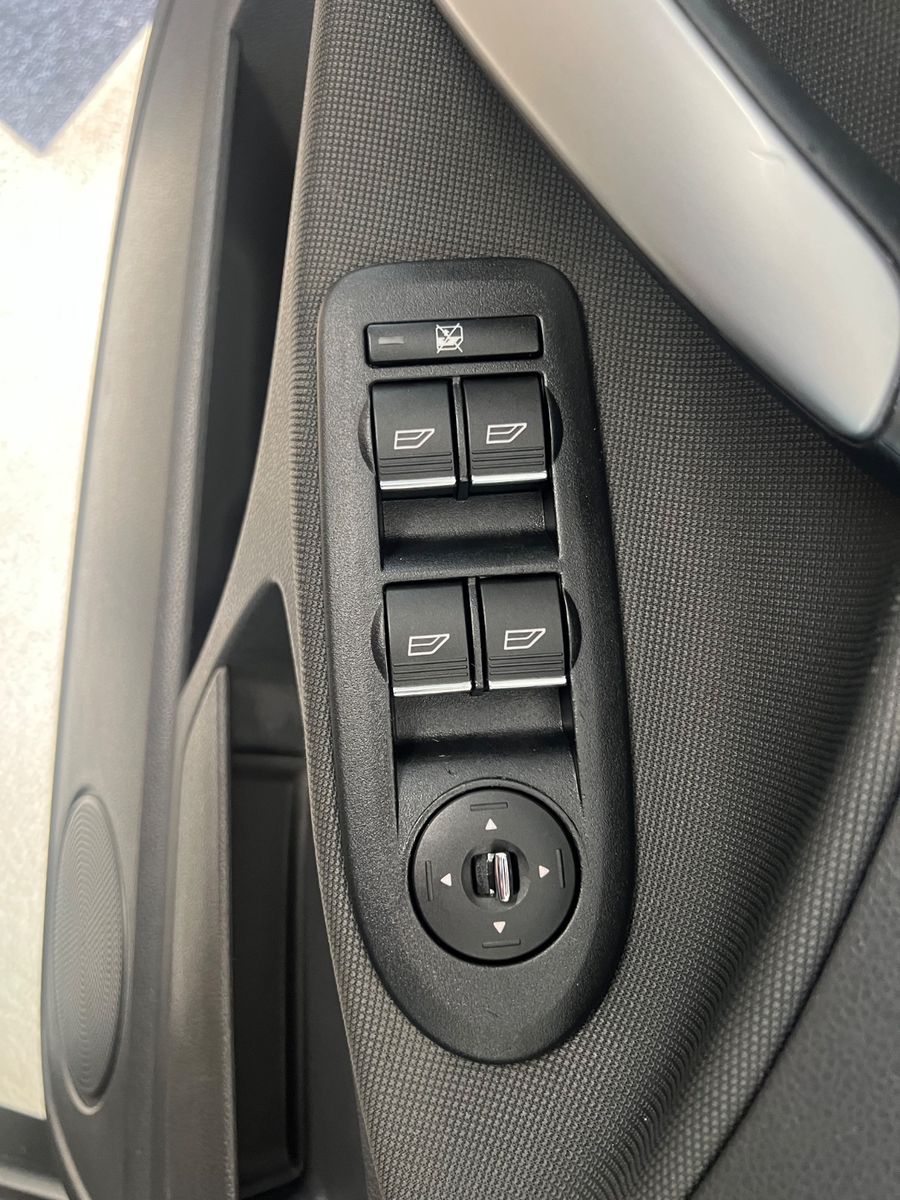 Fahrzeugabbildung Ford Kuga Champions 4x4 Edition *PANO*NAVI*