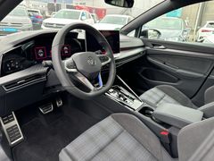 Fahrzeugabbildung Volkswagen Golf VIII 1.5 GTE DSG FACELIFT PANO HuD AHK