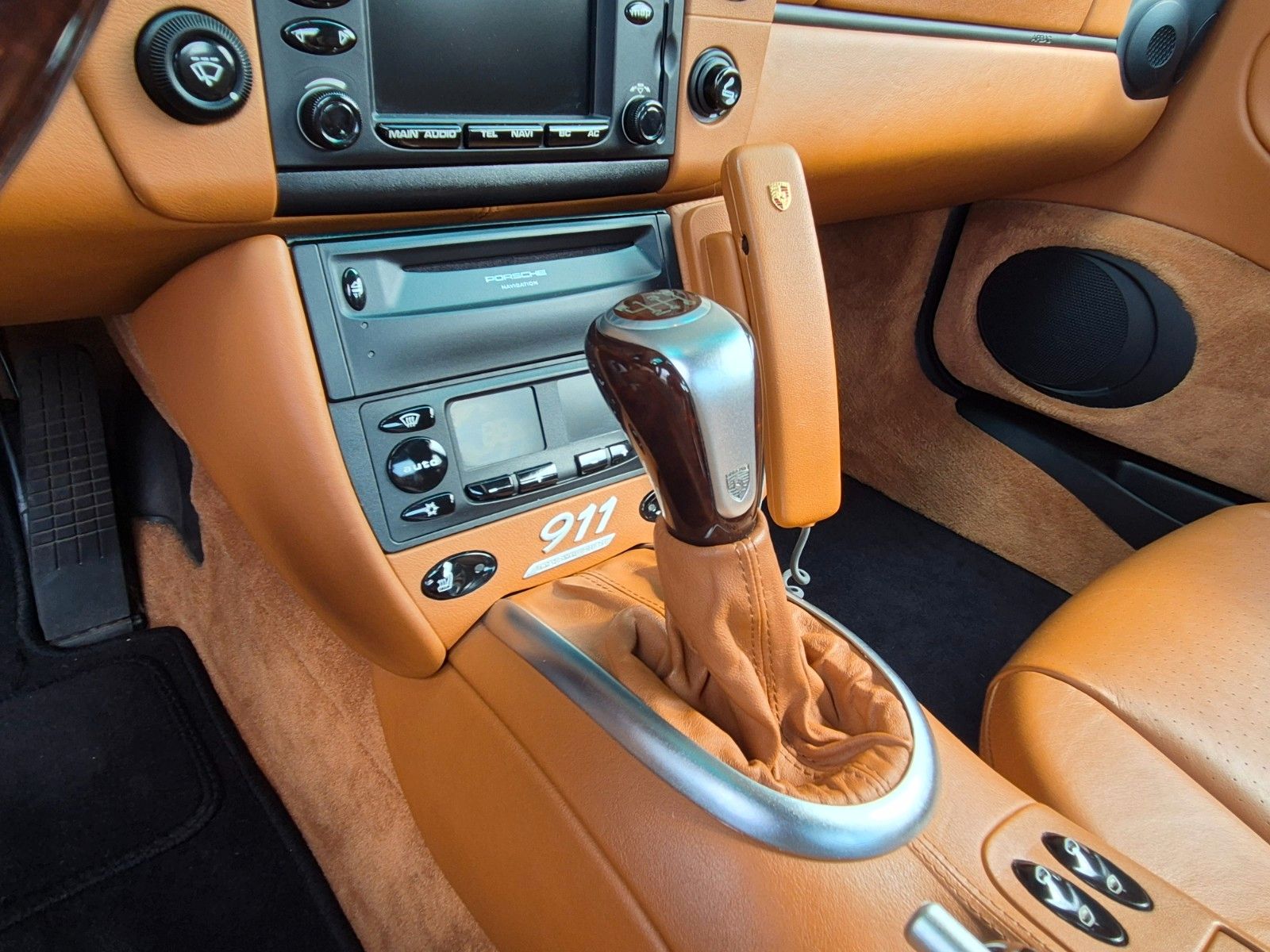 Fahrzeugabbildung Porsche 996 Carrera 4 /Nr. 358 von 911 Millennium/BRD/1A